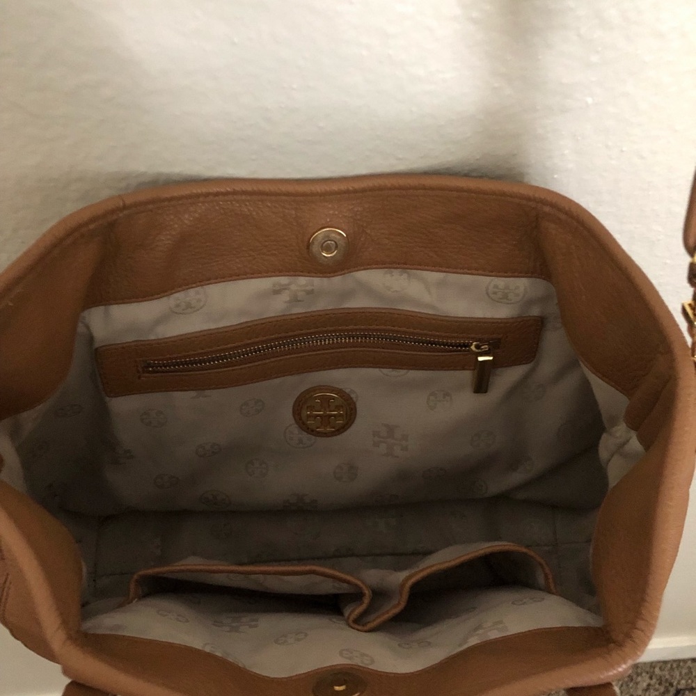 Tory Burch - Amanda Hobo Crossbody Handbag - Picture 7 of 7